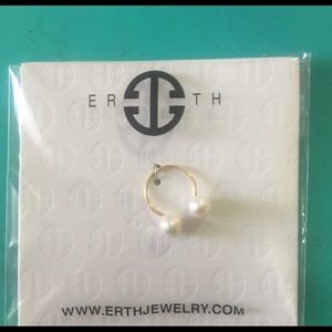 Erth ring, gold and pearl